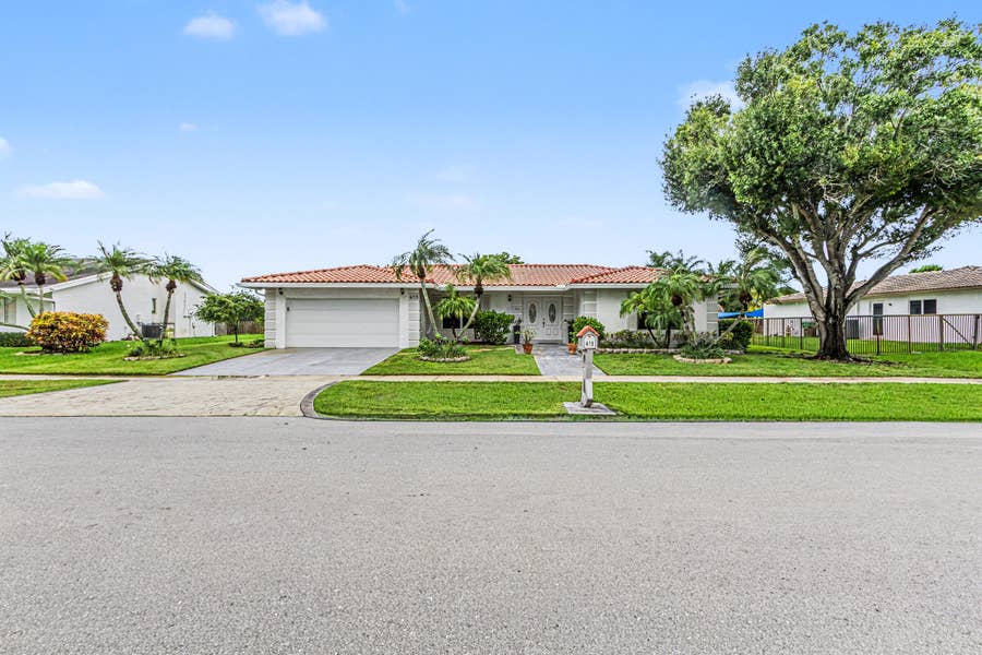 Property photo for 415 SAILBOAT Circle, Weston, FL