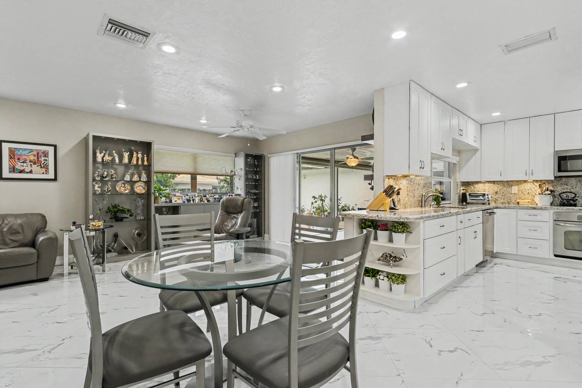 415 SAILBOAT Circle, Weston, FL 33326 Eat-in kitchen area