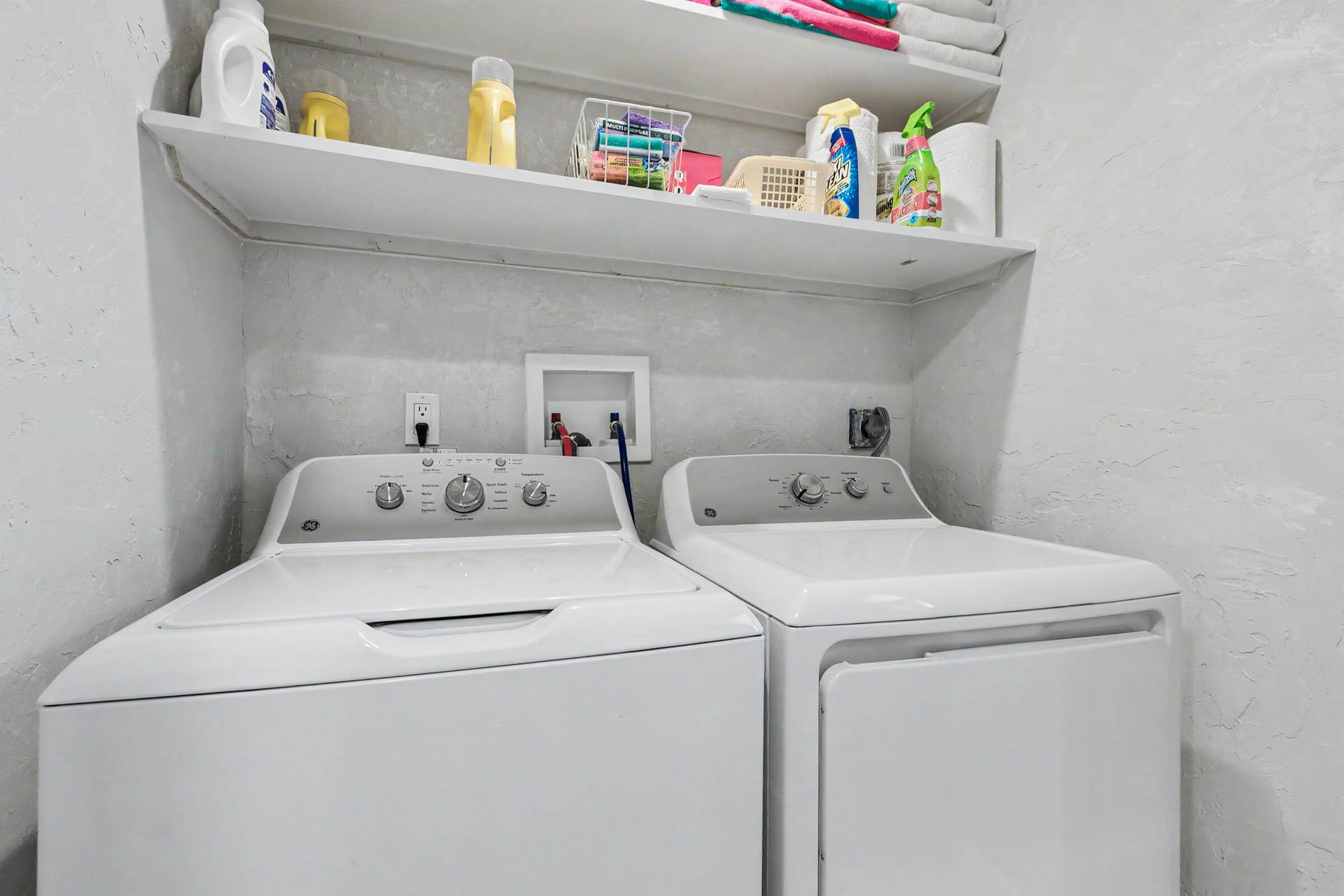 415 SAILBOAT Circle, Weston, FL 33326 Laundry area inside
