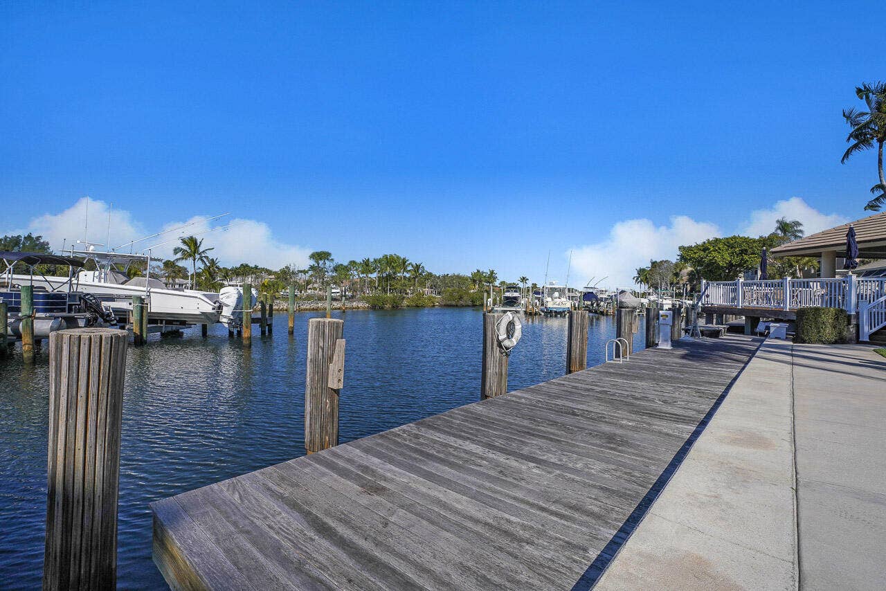 Dock