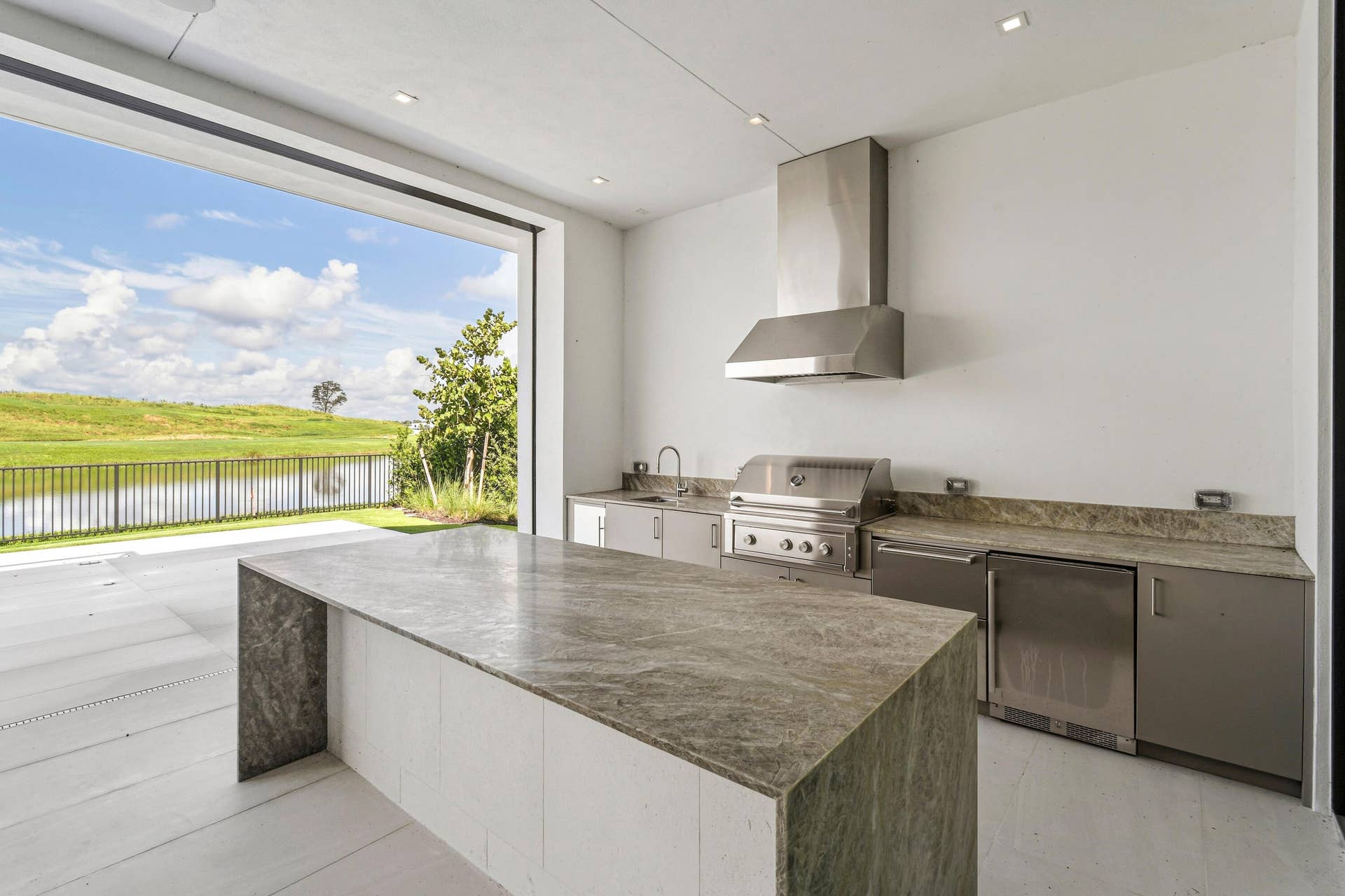 10951 Monte Rosa Drive, Palm Beach Gardens, FL 33412 Outdoor Kitchen