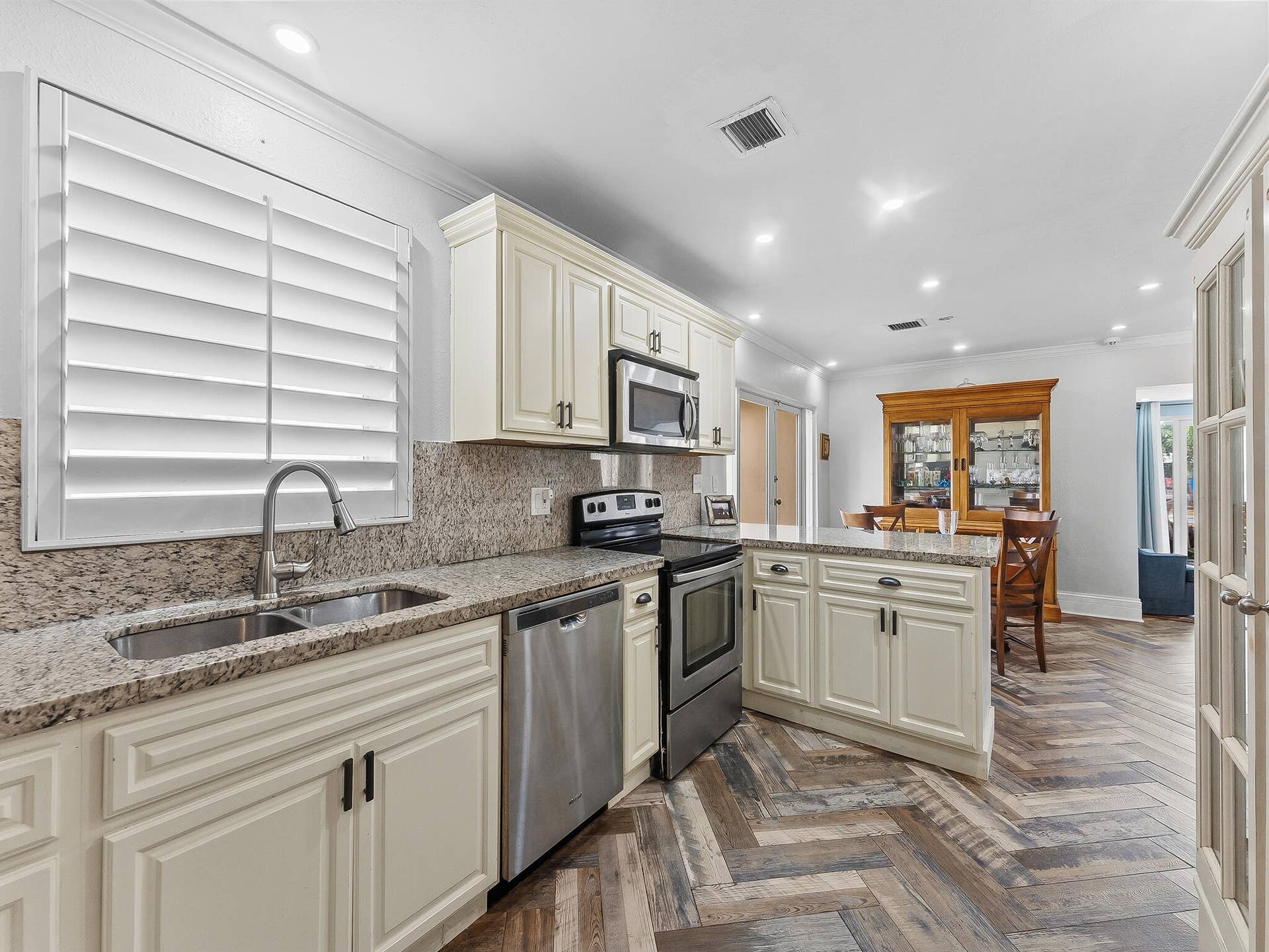6340 NE 19th Terrace, Fort Lauderdale, FL 33308 DSC05390