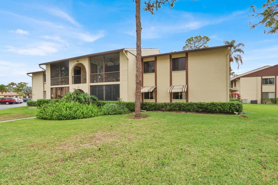 Property photo for 338 Knotty Pine Circle, #D-1, Greenacres, FL