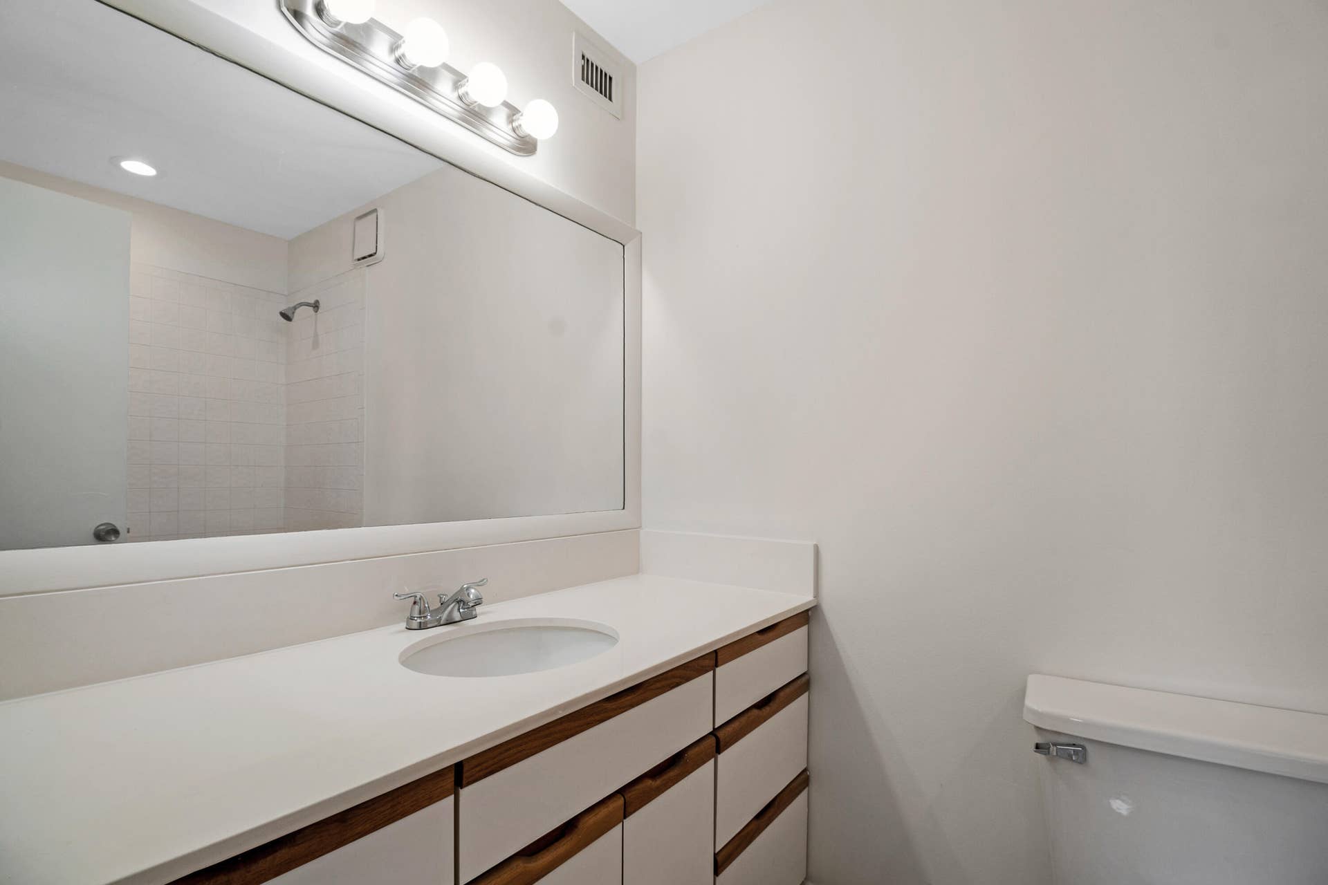 19_accutour_690 se 23rd ave apt 3 -023