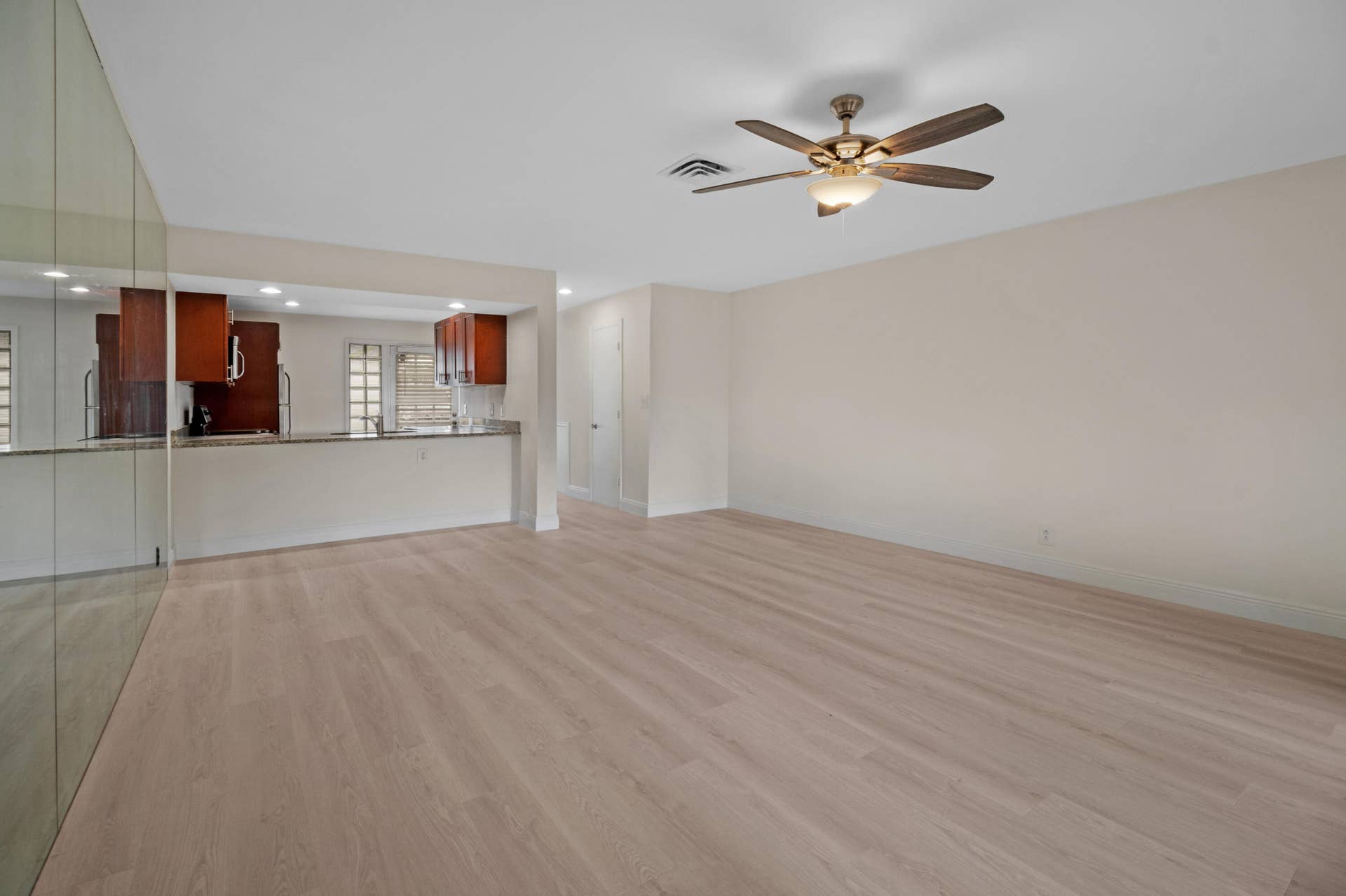 7_accutour_690 se 23rd ave apt 3 -005