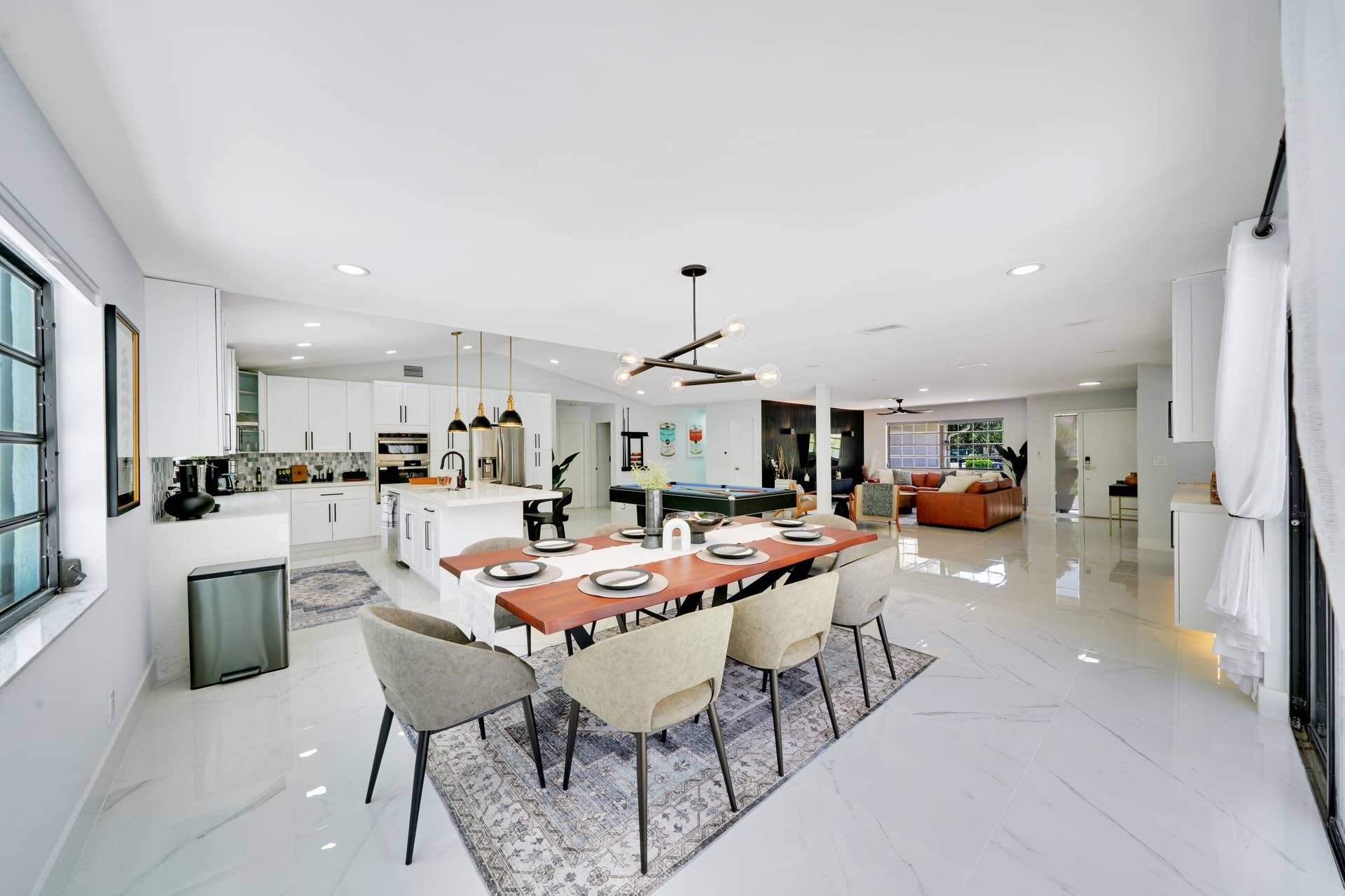 Indoors 4526 St Andrews Dr (2)