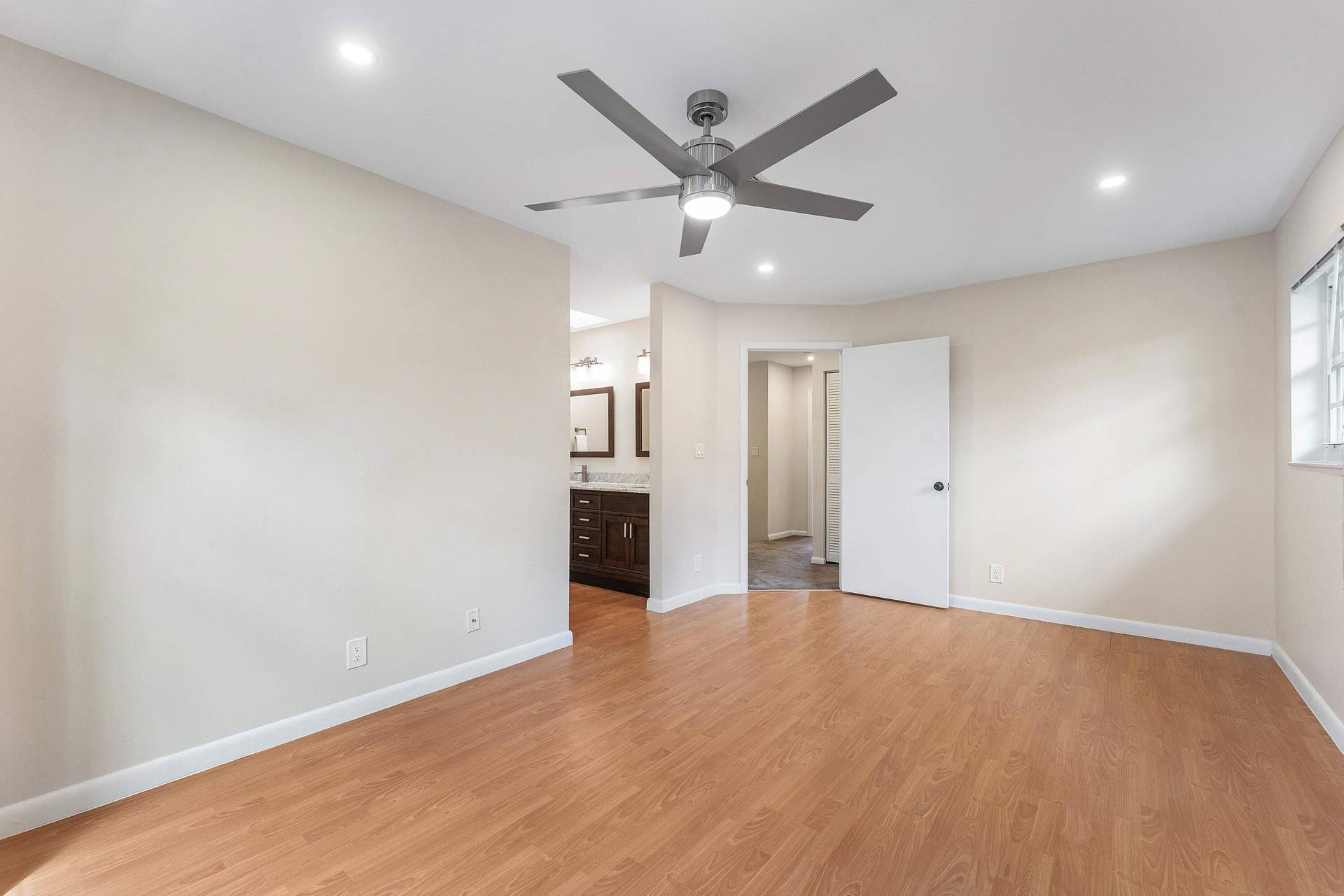 023-620Northeast9thAvenue-4-FortLauderda