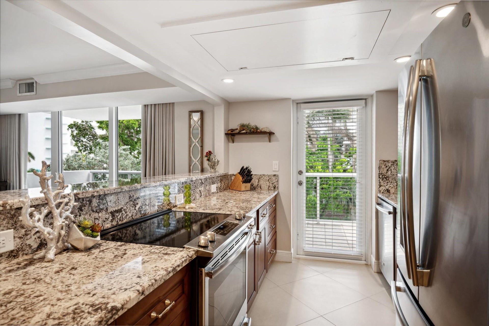 2841 N OCEAN Boulevard, #301, Fort Lauderdale, Fort Lauderdale, FL 33308 Kitchen