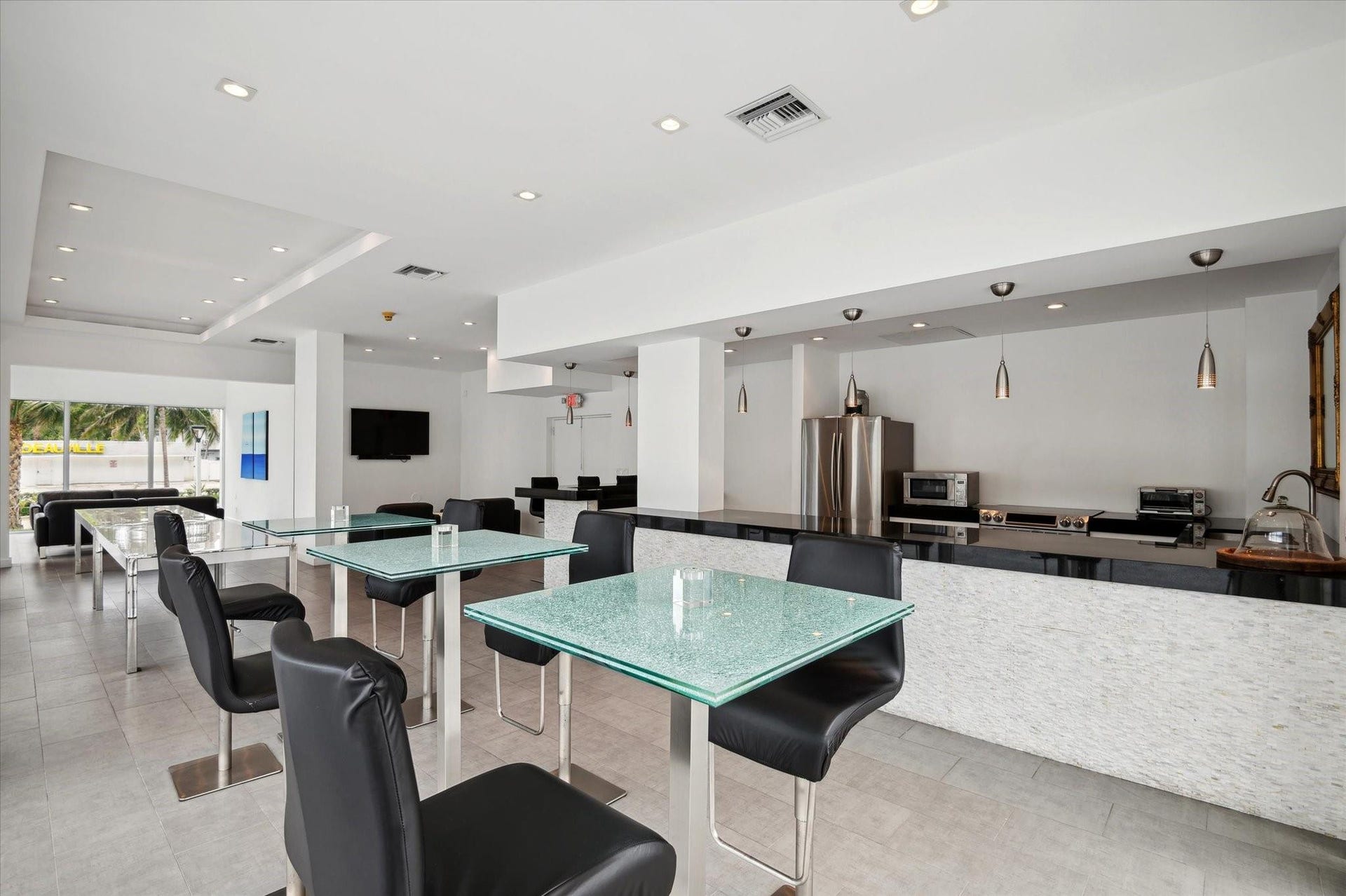 2841 N OCEAN Boulevard, #301, Fort Lauderdale, Fort Lauderdale, FL 33308 Community room