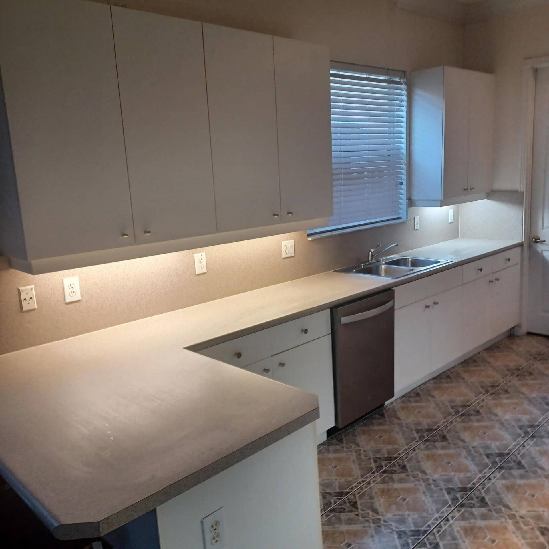 PRESTON KITCHEN 4