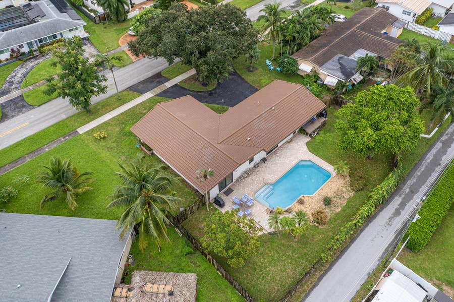 Property photo for 720 N CRESCENT Drive, Hollywood, FL