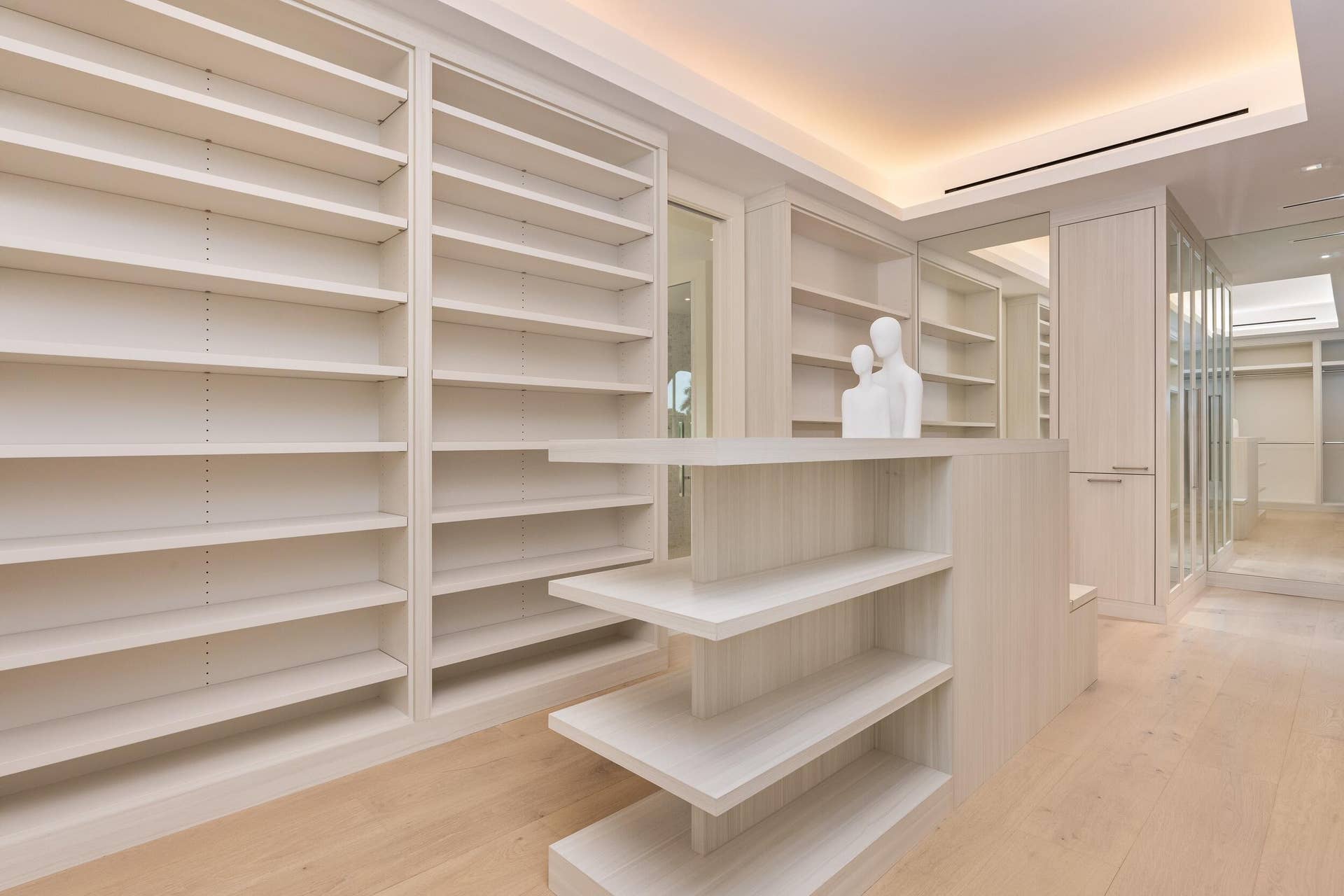 301 Plantation Road, Palm Beach, FL 33480 Her Closet