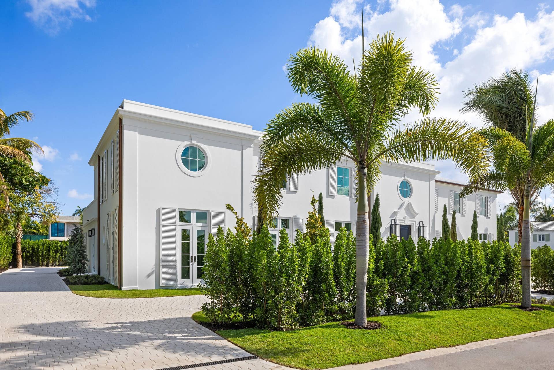 301 Plantation Road, Palm Beach, FL 33480 Entrance to Side