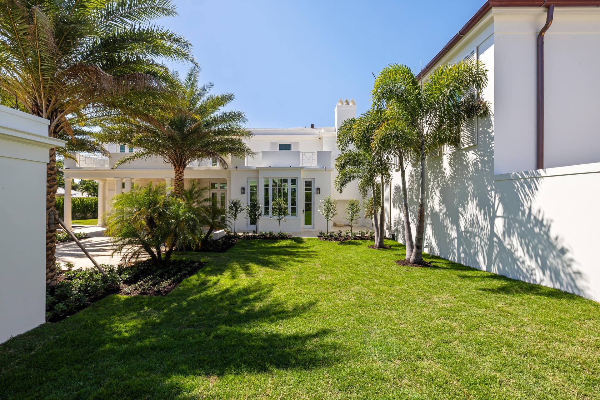 301 Plantation Road, Palm Beach, FL 33480 Yard