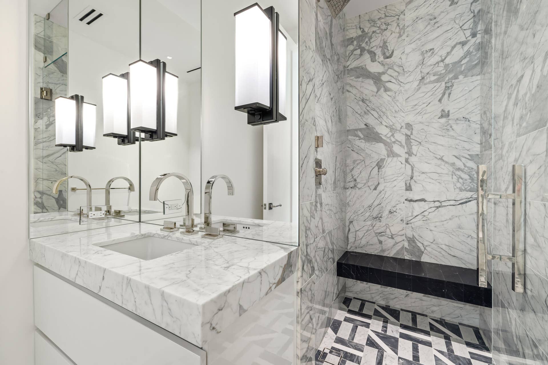 301 Plantation Road, Palm Beach, FL 33480 Guest Bath