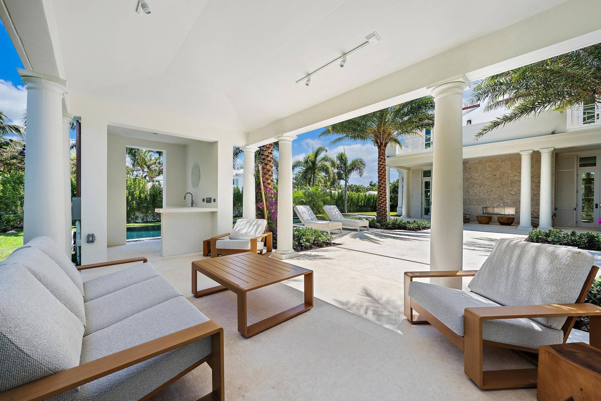 301 Plantation Road, Palm Beach, FL 33480 Cabana Sitting
