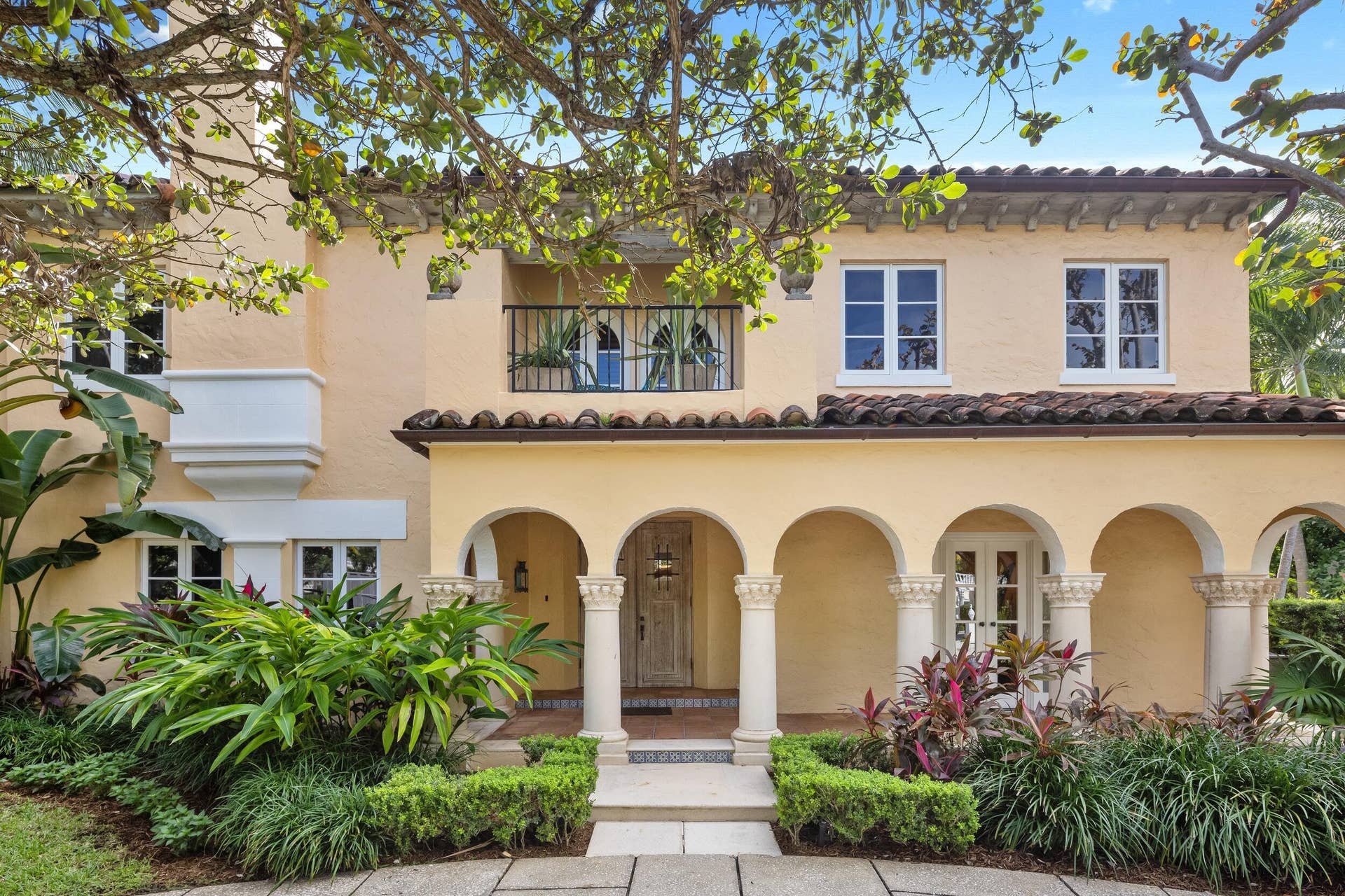 124 Brazilian Avenue, Palm Beach, FL 33480 Front Exterior