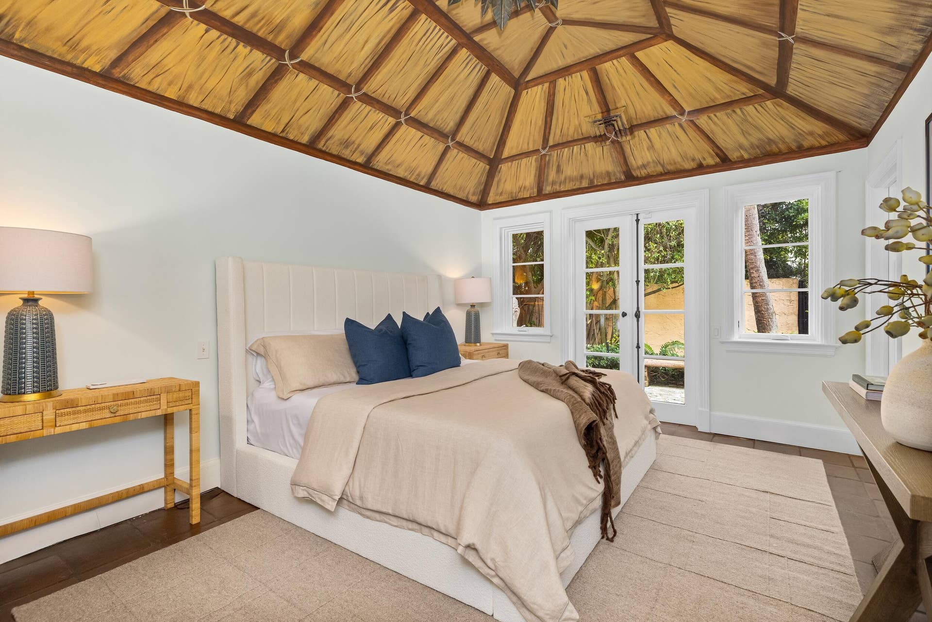 124 Brazilian Avenue, Palm Beach, FL 33480 Guest House Bedroom