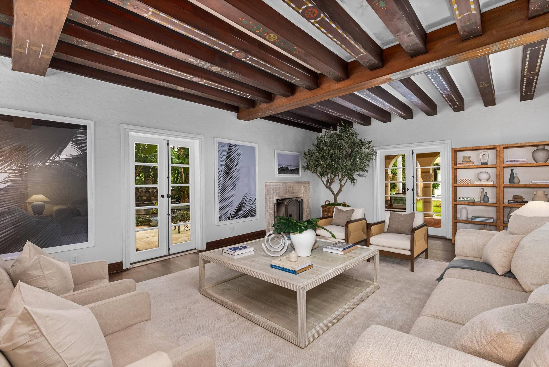 124 Brazilian Avenue, Palm Beach, FL 33480 Living Room