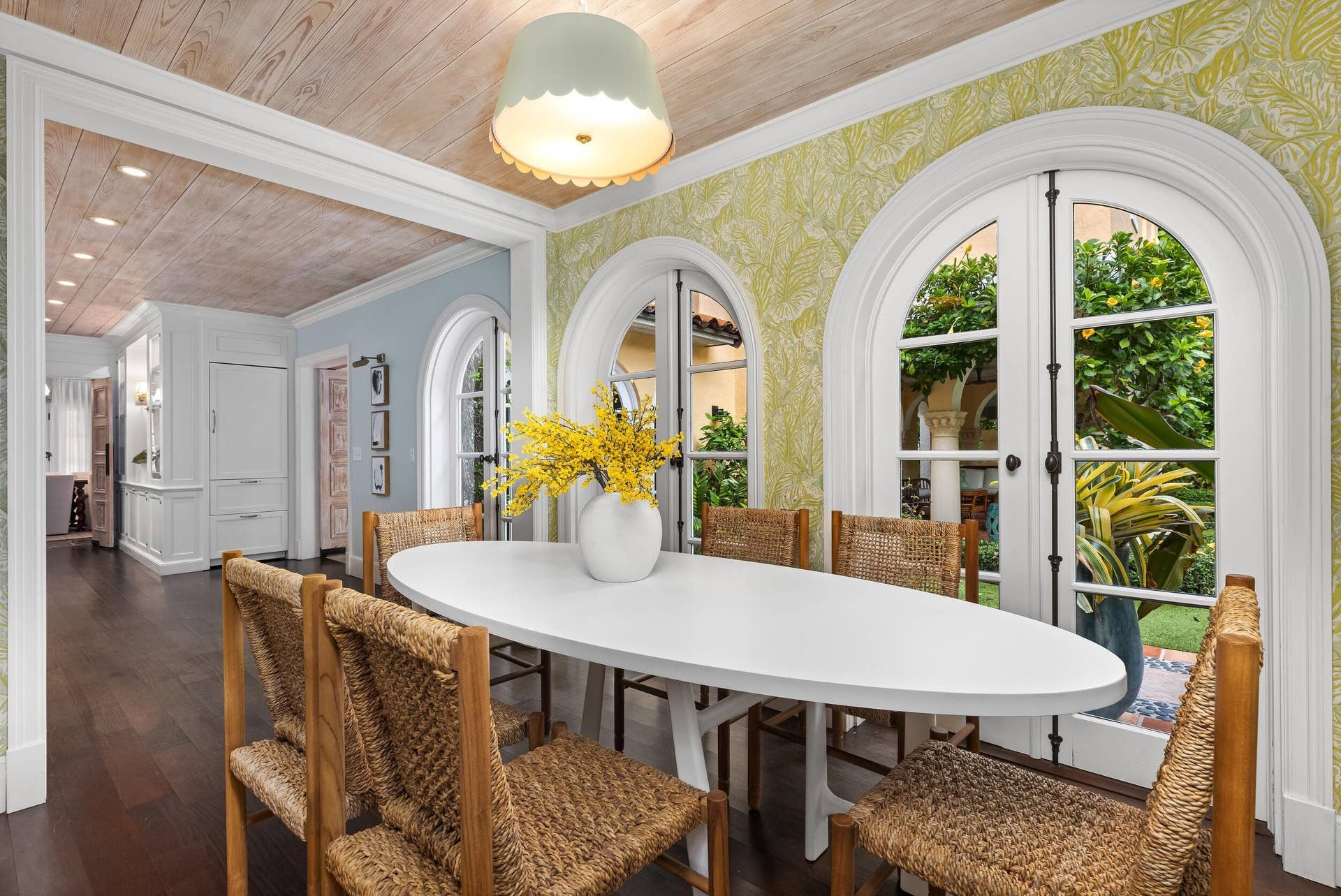 124 Brazilian Avenue, Palm Beach, FL 33480 Breakfast Area
