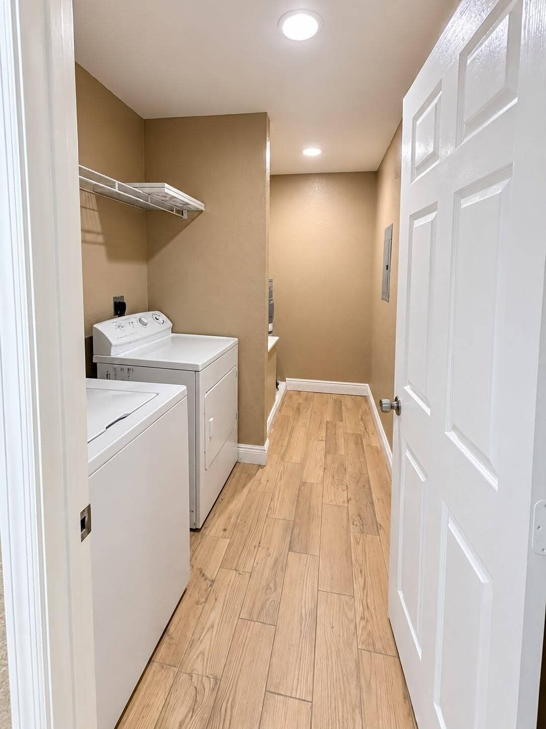 171 SE 3RD Street, #B, Deerfield Beach, FL 33441 Laundry