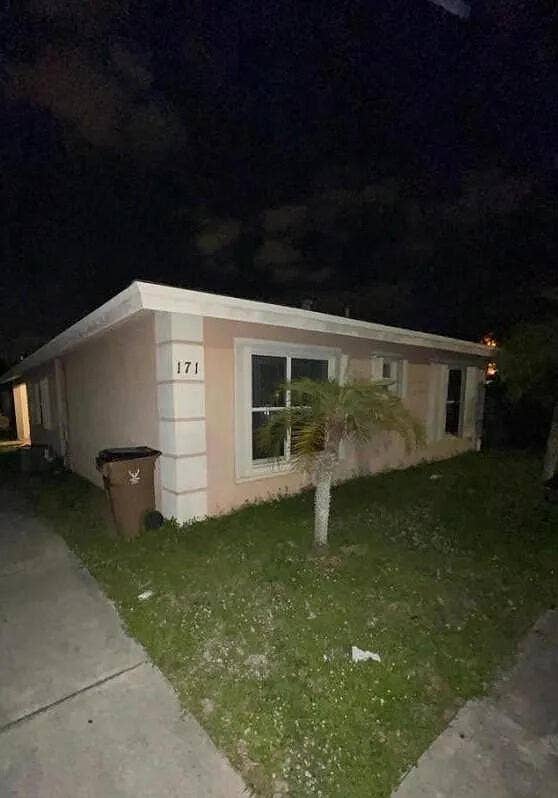 171 SE 3RD Street, #B, Deerfield Beach, FL 33441 Front view