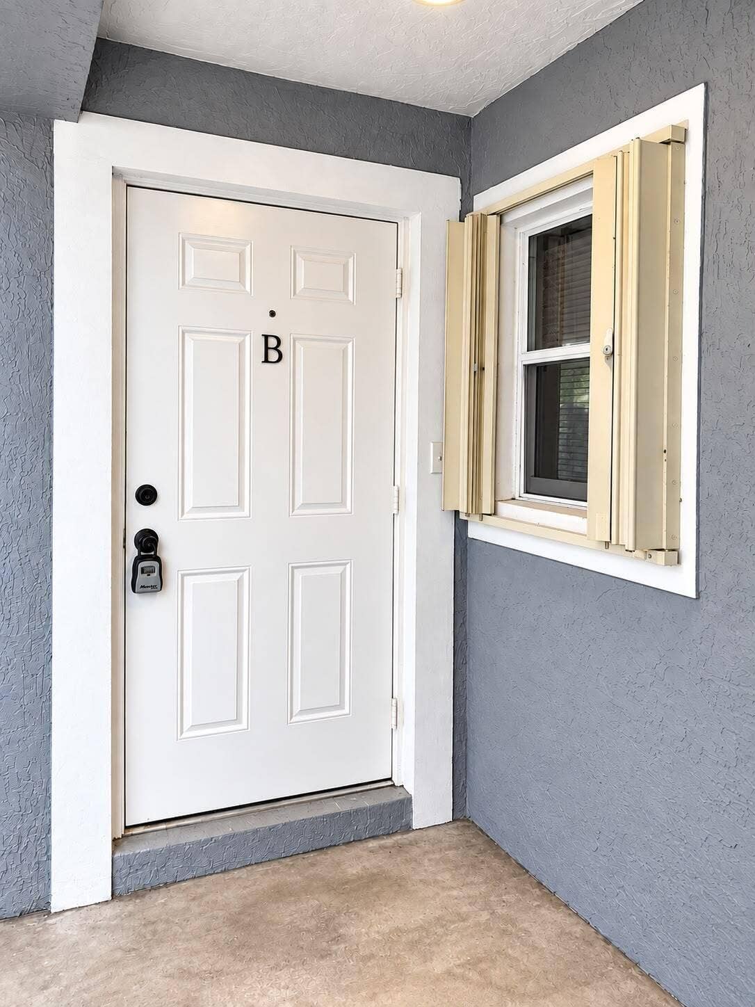 171 SE 3RD Street, #B, Deerfield Beach, FL 33441 Door entrance