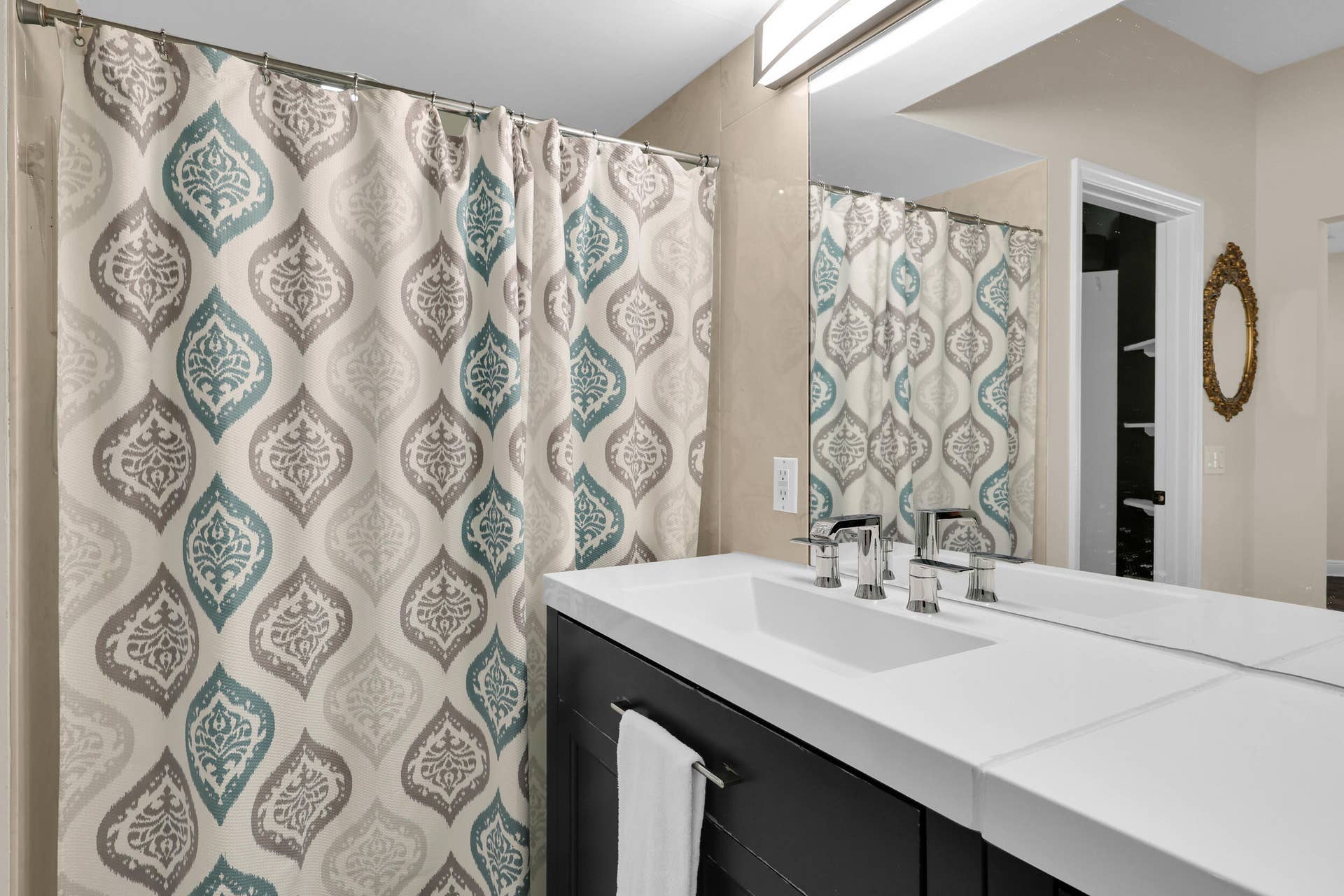 2728 SERENITY Circle S, Fort Pierce, FL 34981 Guest Bath
