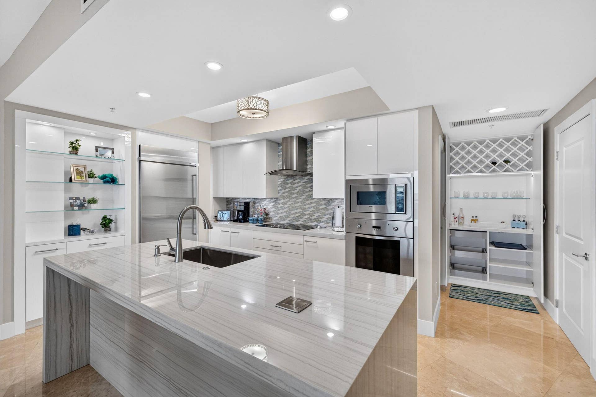 602 kitchen with bar