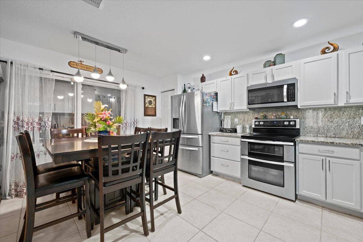 7108 HAWKS NEST Terrace, Riviera Beach, FL 33407 08-LUX_3874