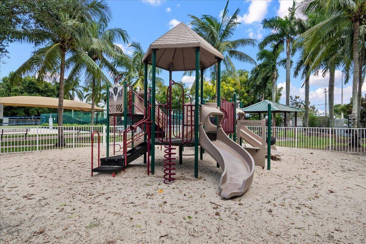 7108 HAWKS NEST Terrace, Riviera Beach, FL 33407 59-JLC_1900