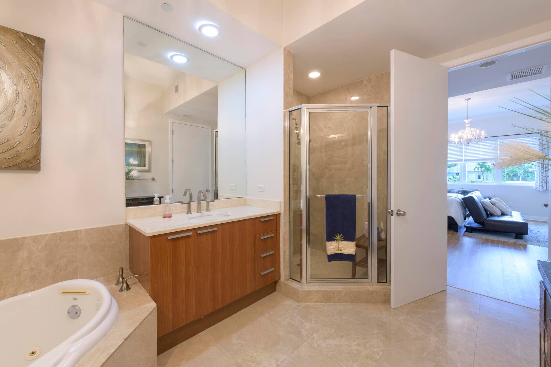 2650 LAKE SHORE Drive, #101, Riviera Beach, FL 33404 DSC_0902