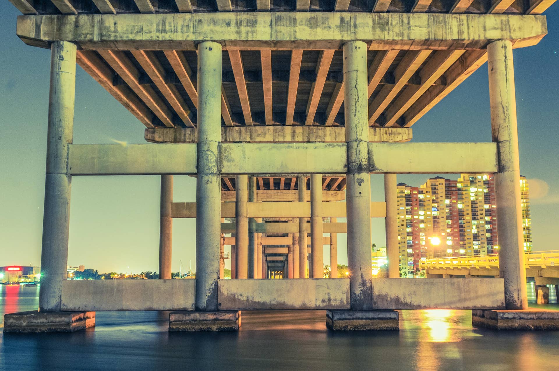 2650 LAKE SHORE Drive, #101, Riviera Beach, FL 33404 shutterstock_130793744