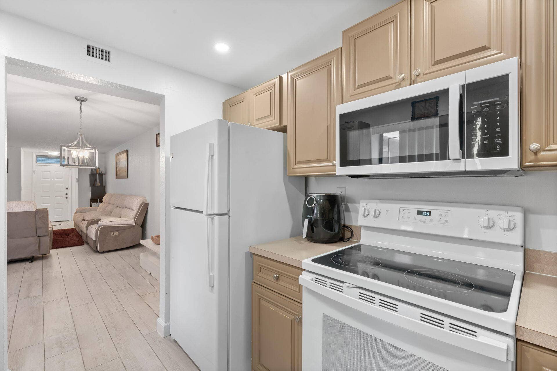 9592 SW 1st Court, #13-F, Coral Springs, FL 33071 Kitchen