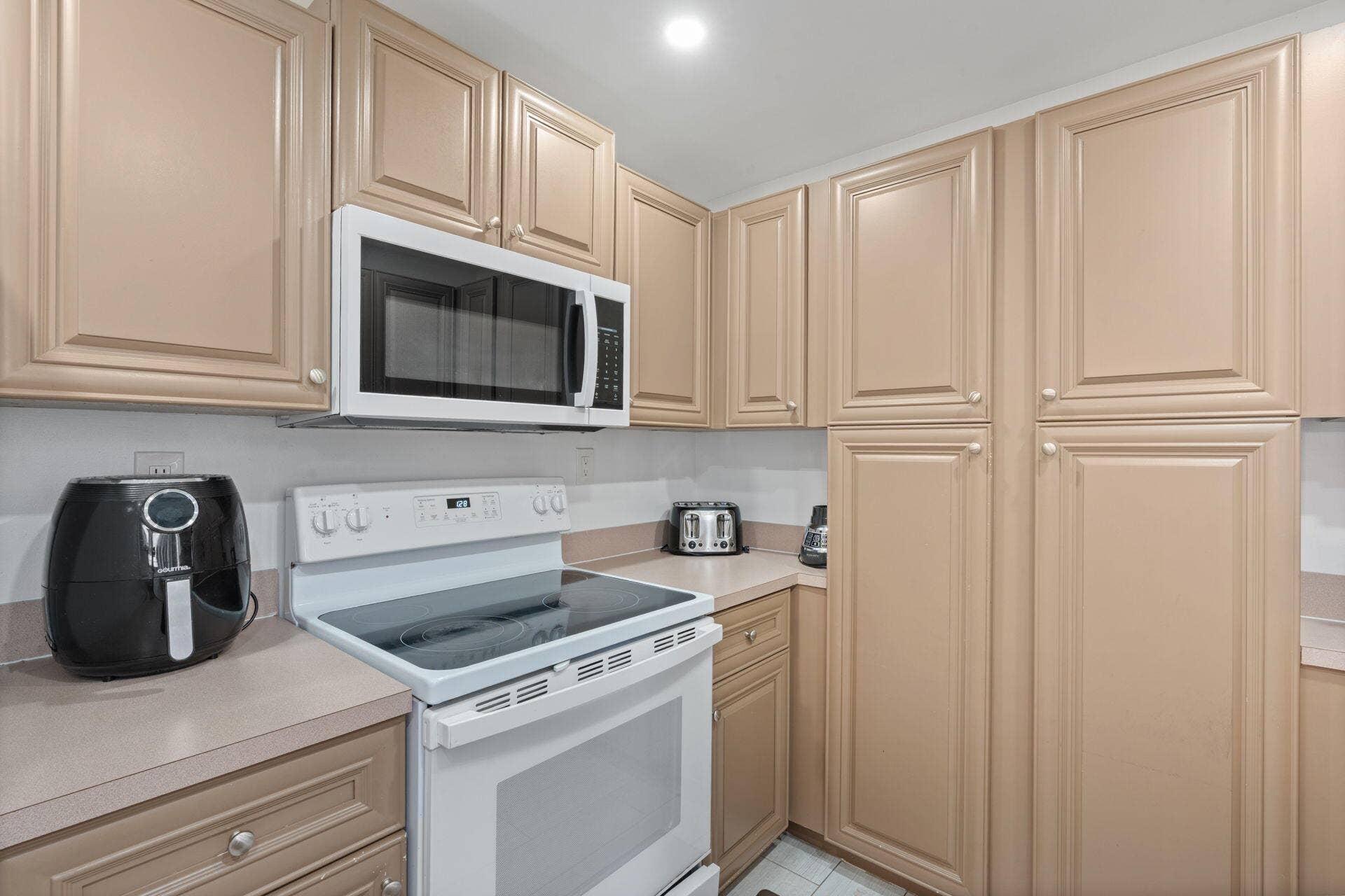 9592 SW 1st Court, #13-F, Coral Springs, FL 33071 Kitchen