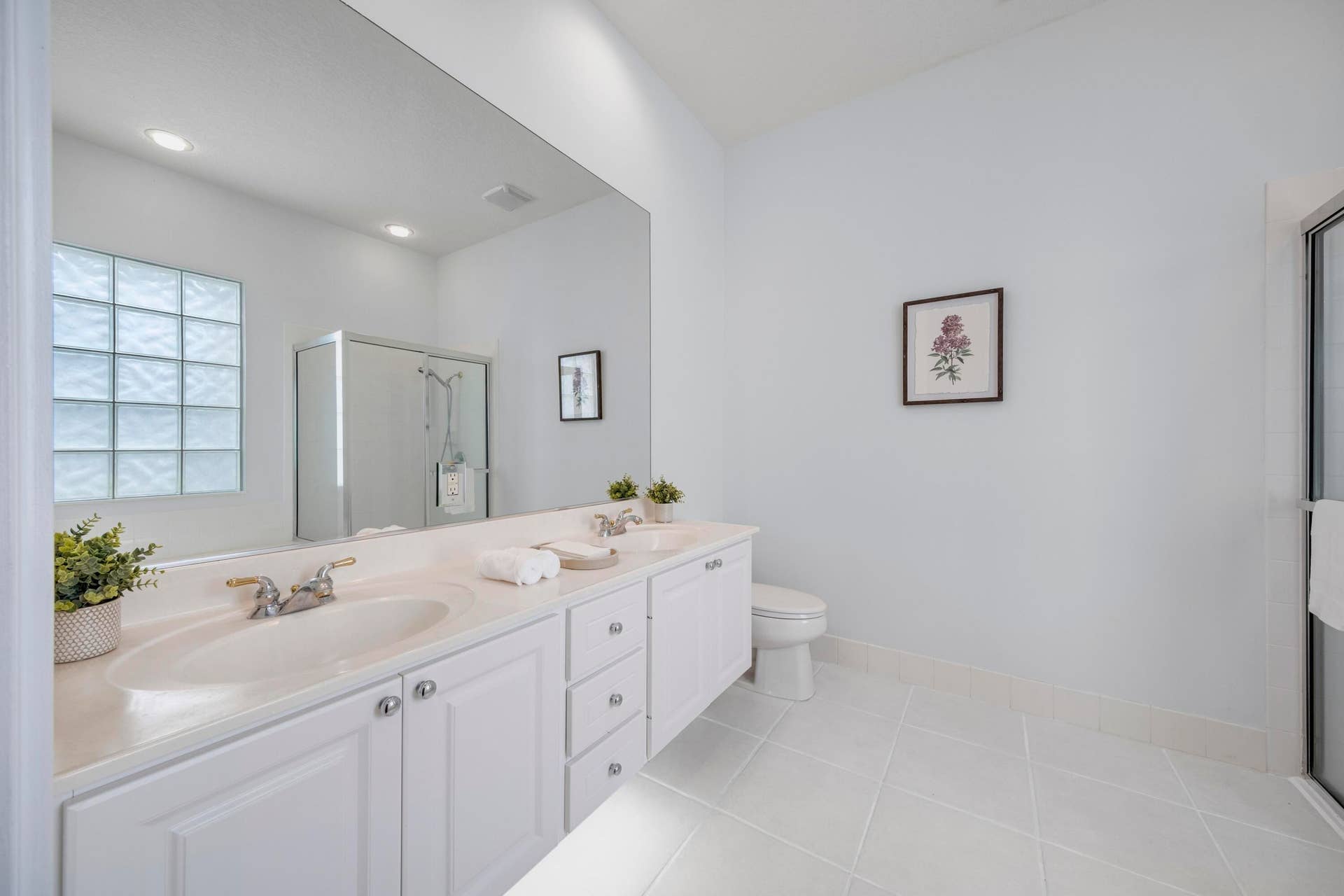 254 Marlberry Circle, Jupiter, FL 33458 Primary bathroom with dual-sink vanity, glass block window and walk-in shower