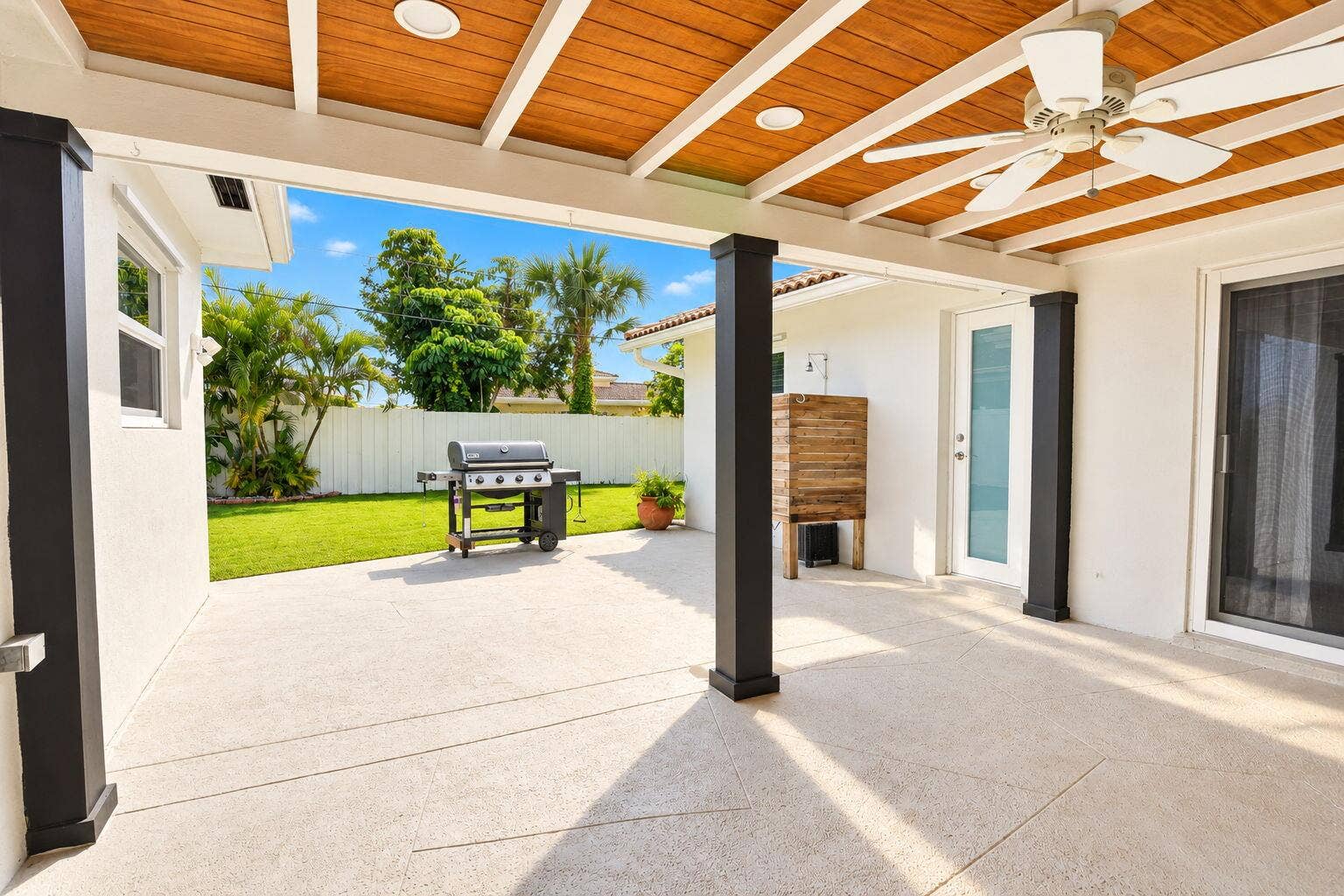 214 NE 25th Street, Boca Raton, FL 33431 Covered Patio