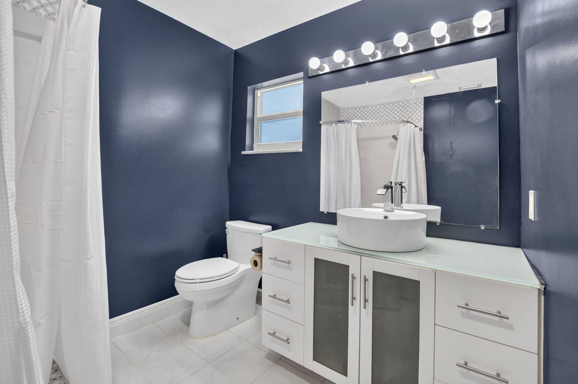 214 NE 25th Street, Boca Raton, FL 33431 Primary Bathroom