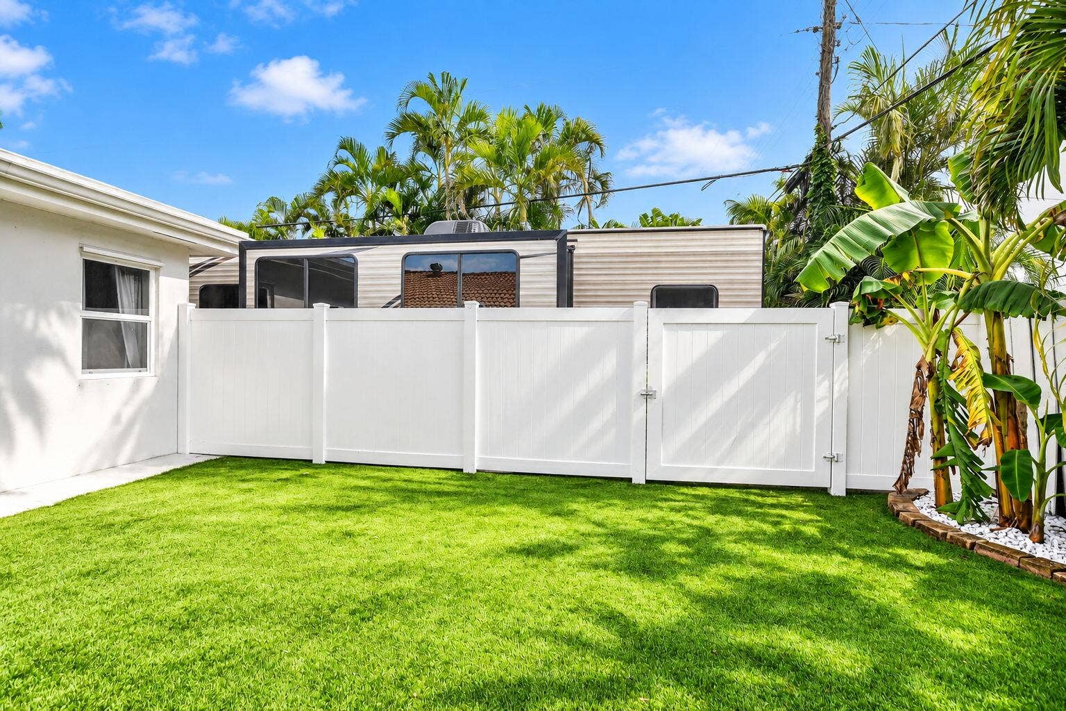 214 NE 25th Street, Boca Raton, FL 33431 Yard