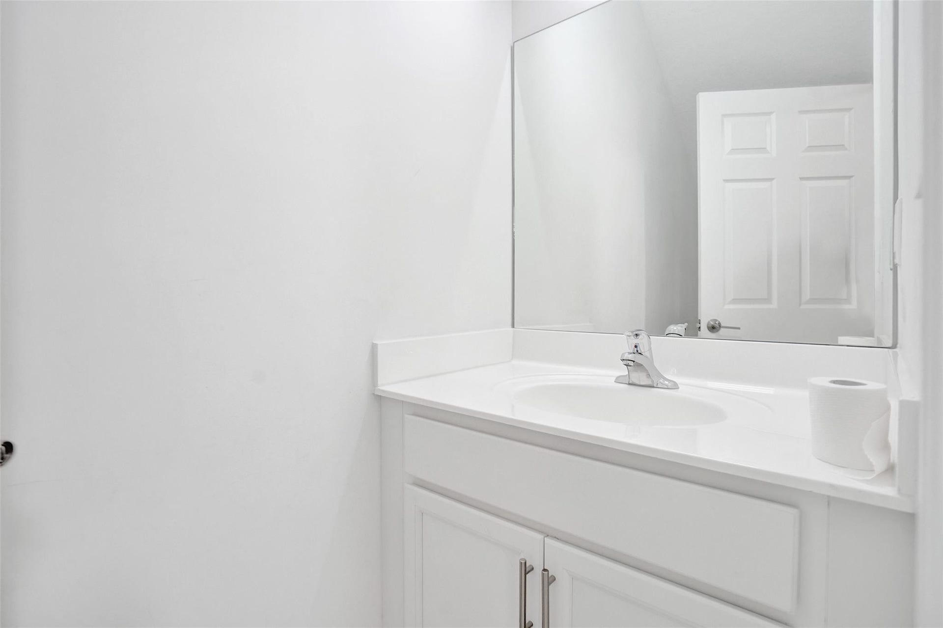 4748 SW 63rd Terrace, Davie, FL 33314 Guest Bath
