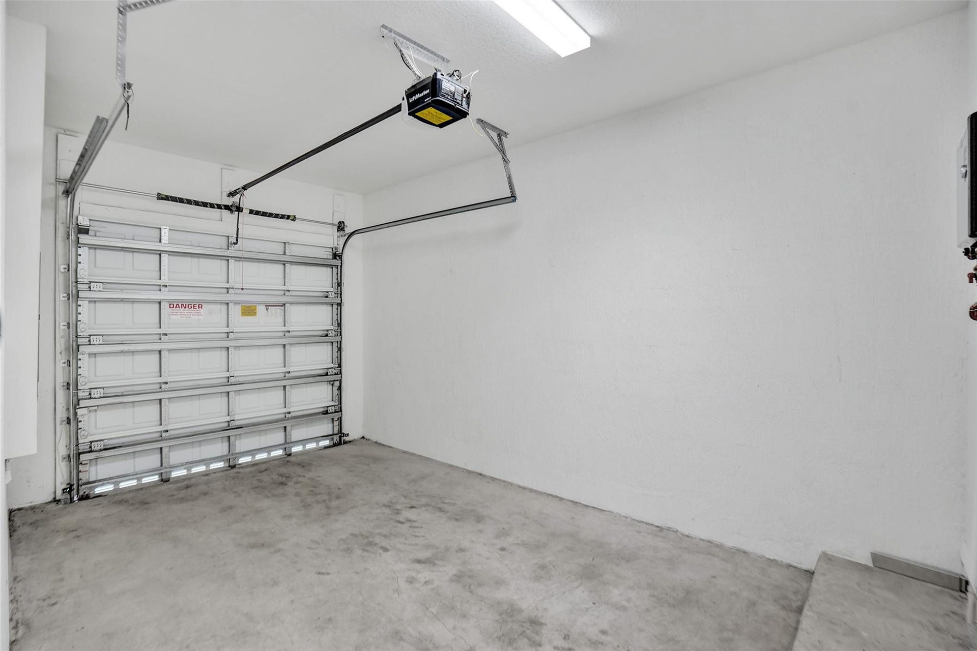 4748 SW 63rd Terrace, Davie, FL 33314 Garage