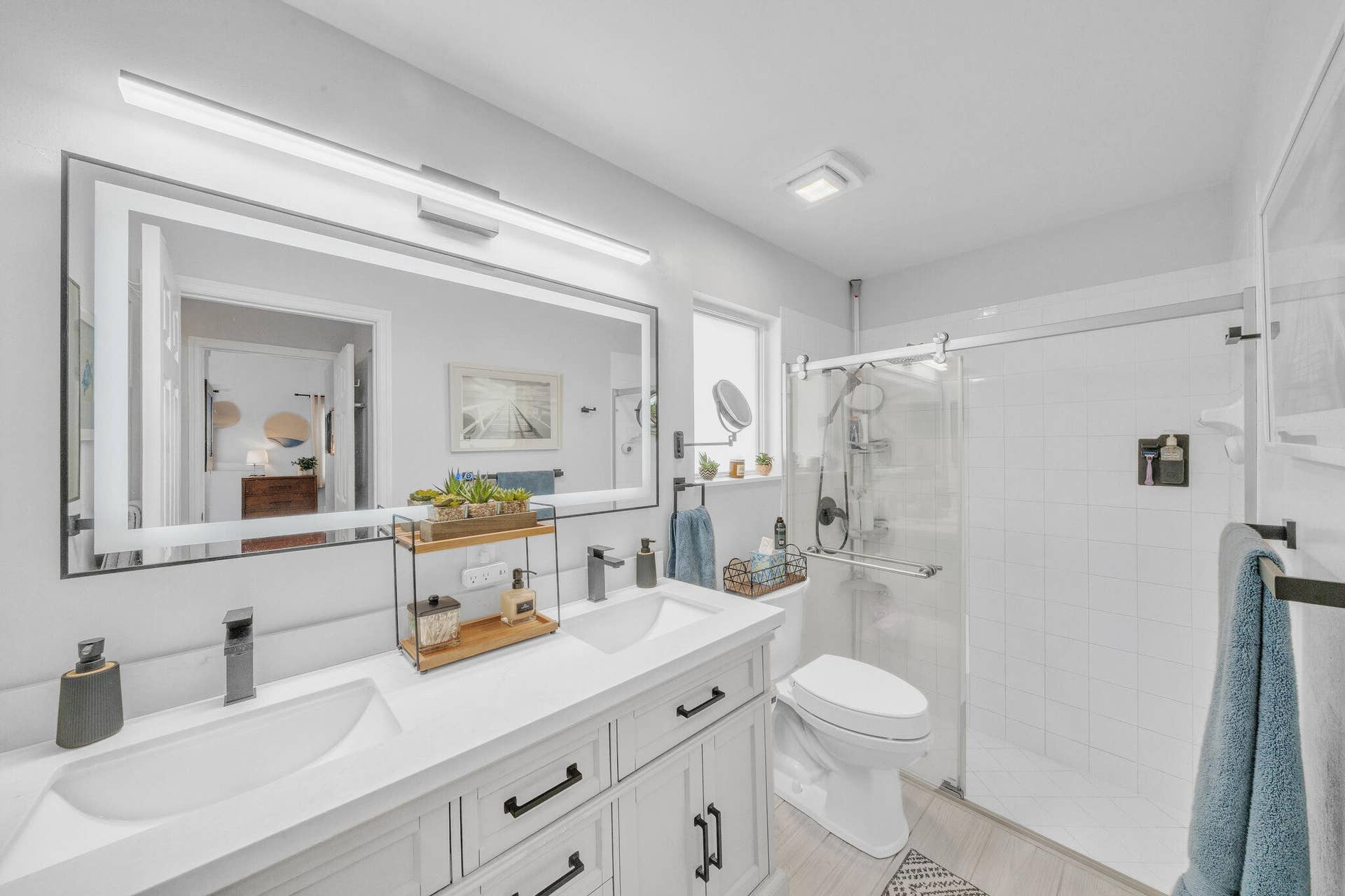 12 Primary Bathroom (2)