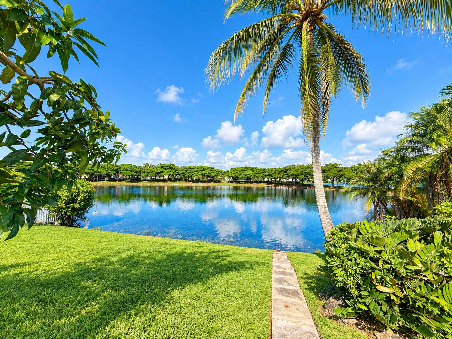 492 NW 162nd Avenue NW, Pembroke Pines, FL 33028 Lake