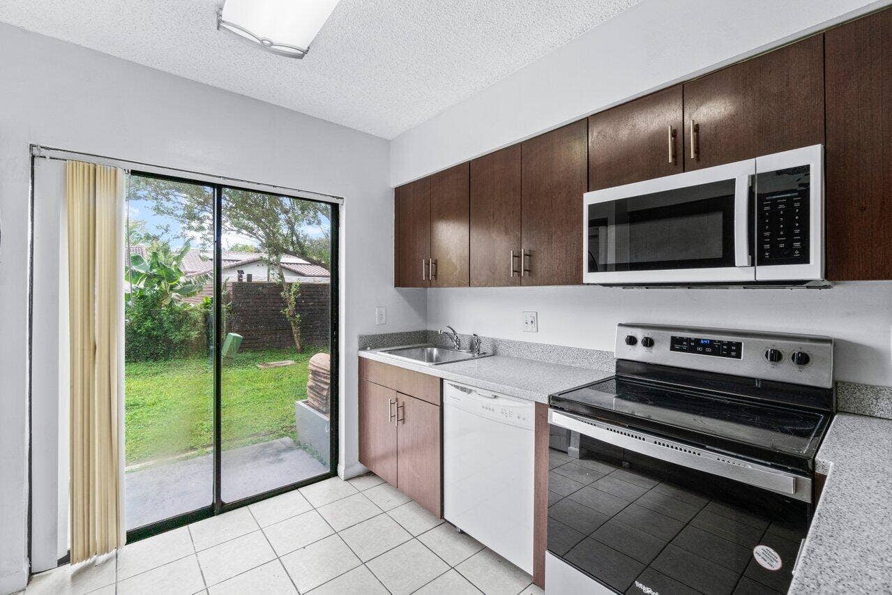 1831-1837 NW 94th Avenue, Coral Springs, FL 33071 10
