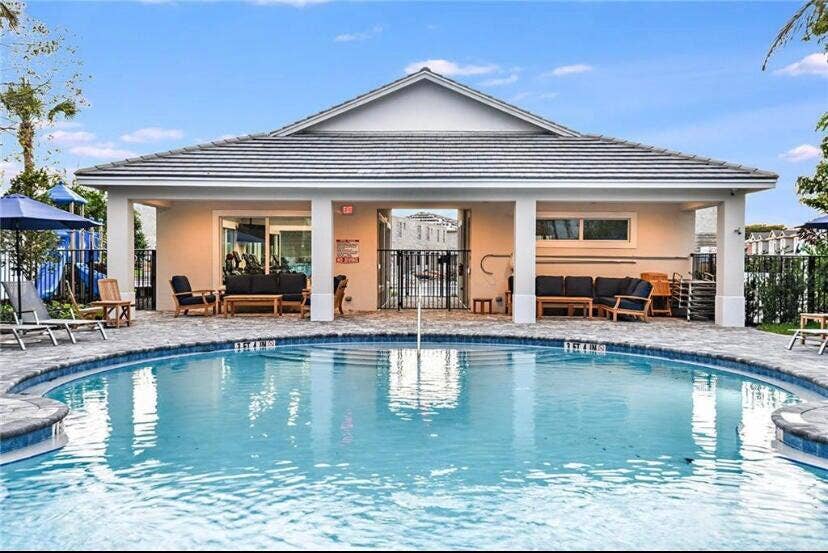 562 PARSONS Way, Deerfield Beach, FL 33442 Pool area