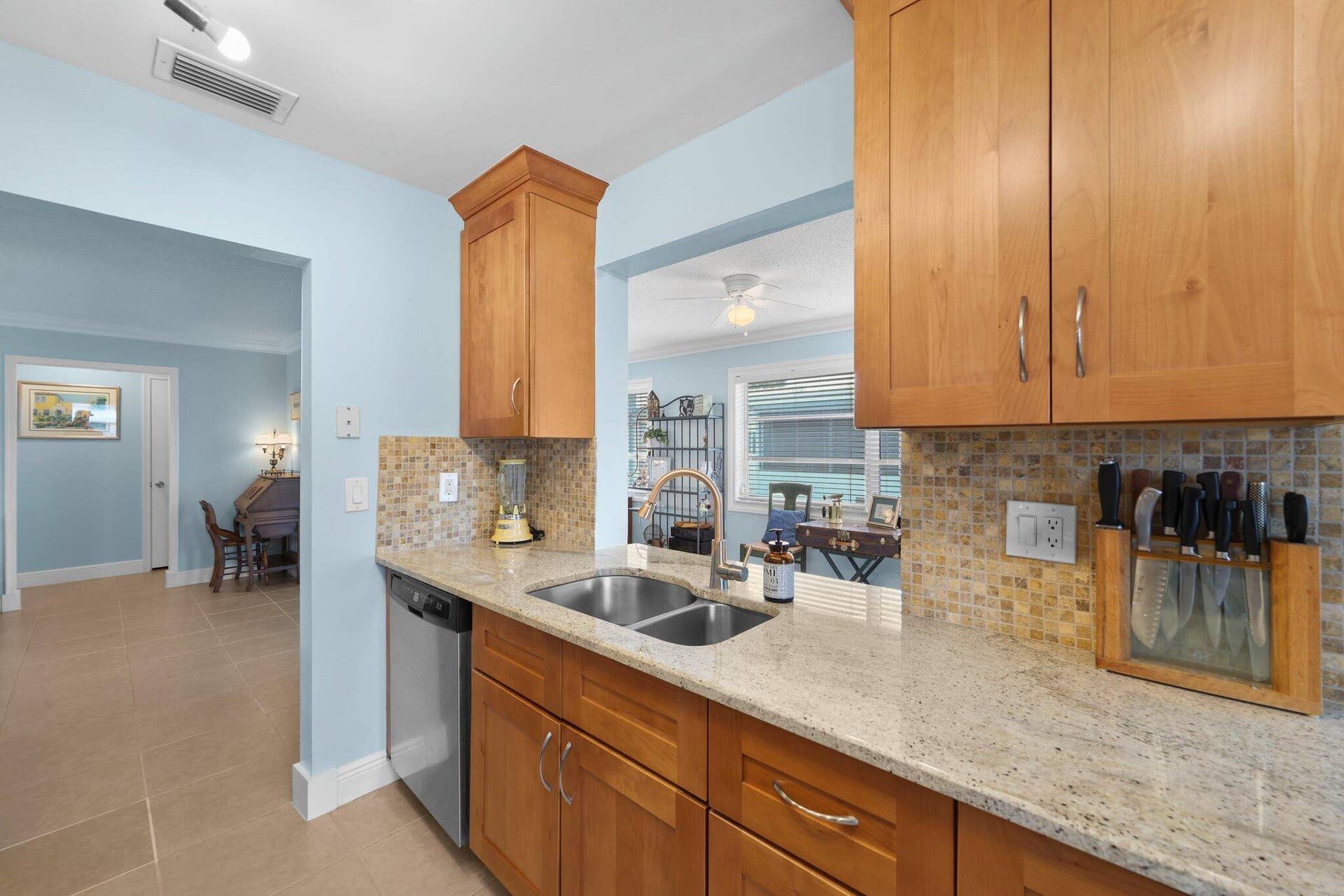 2114 Southwest 13th Pl - 31.jpg-SMALL