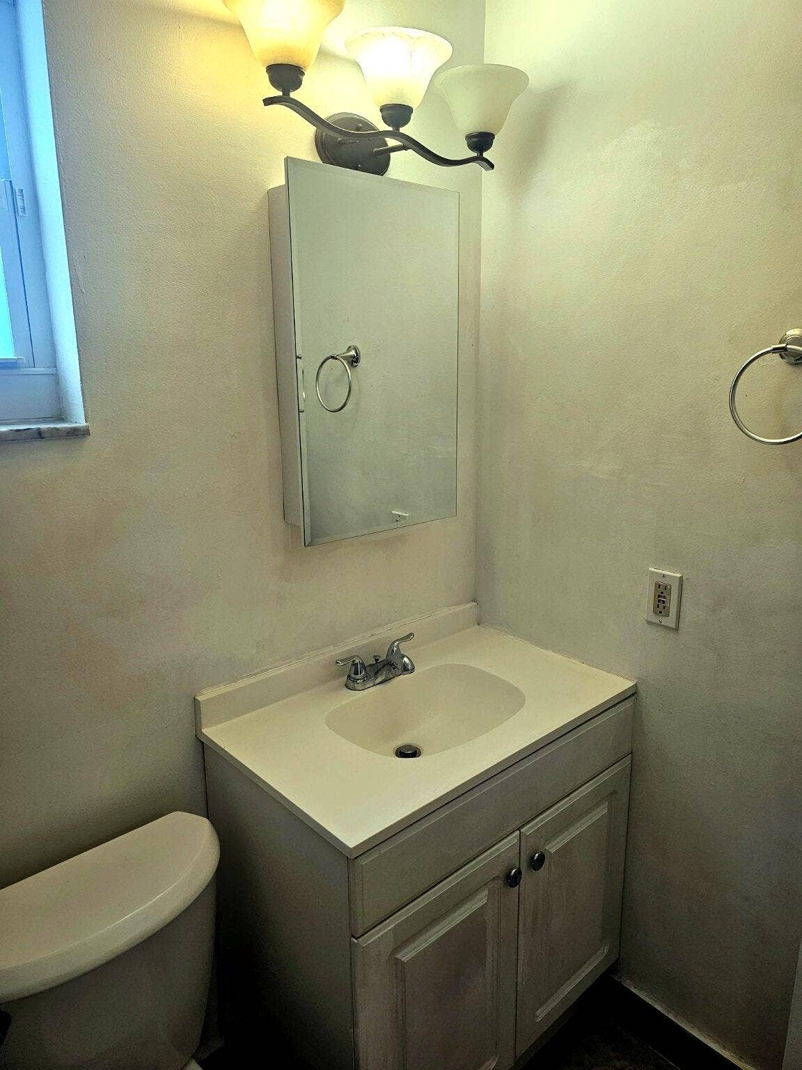 812 NE 2ND Street, #2, Hallandale Beach, FL 33009 Property_Photo_10_Bright