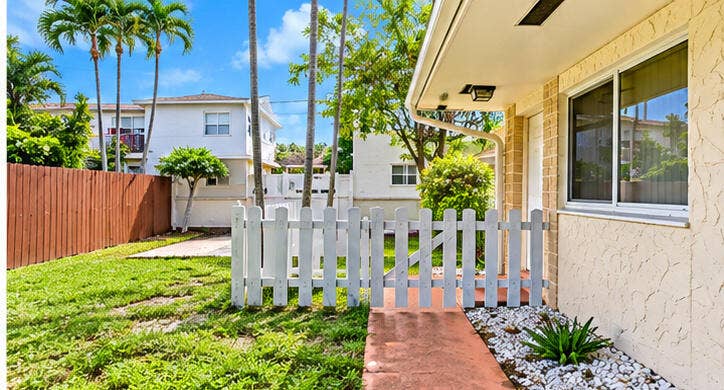 812 NE 2ND Street, #2, Hallandale Beach, FL 33009 Listing_Photo_02