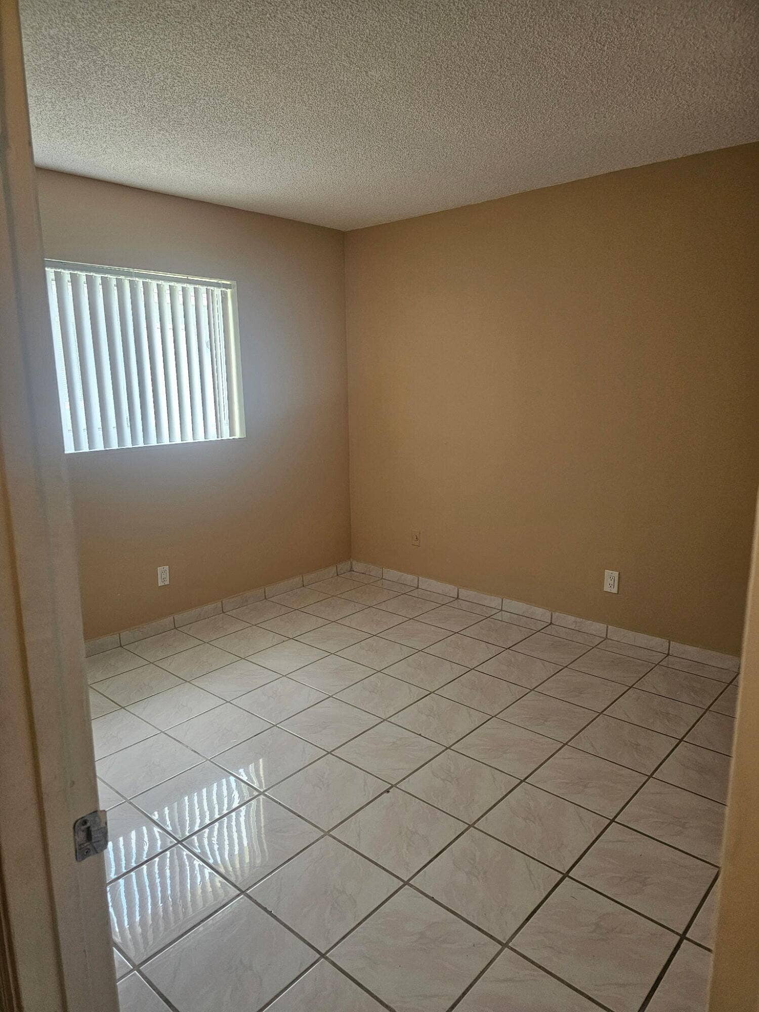812 NE 2ND Street, #2, Hallandale Beach, FL 33009 1000007177