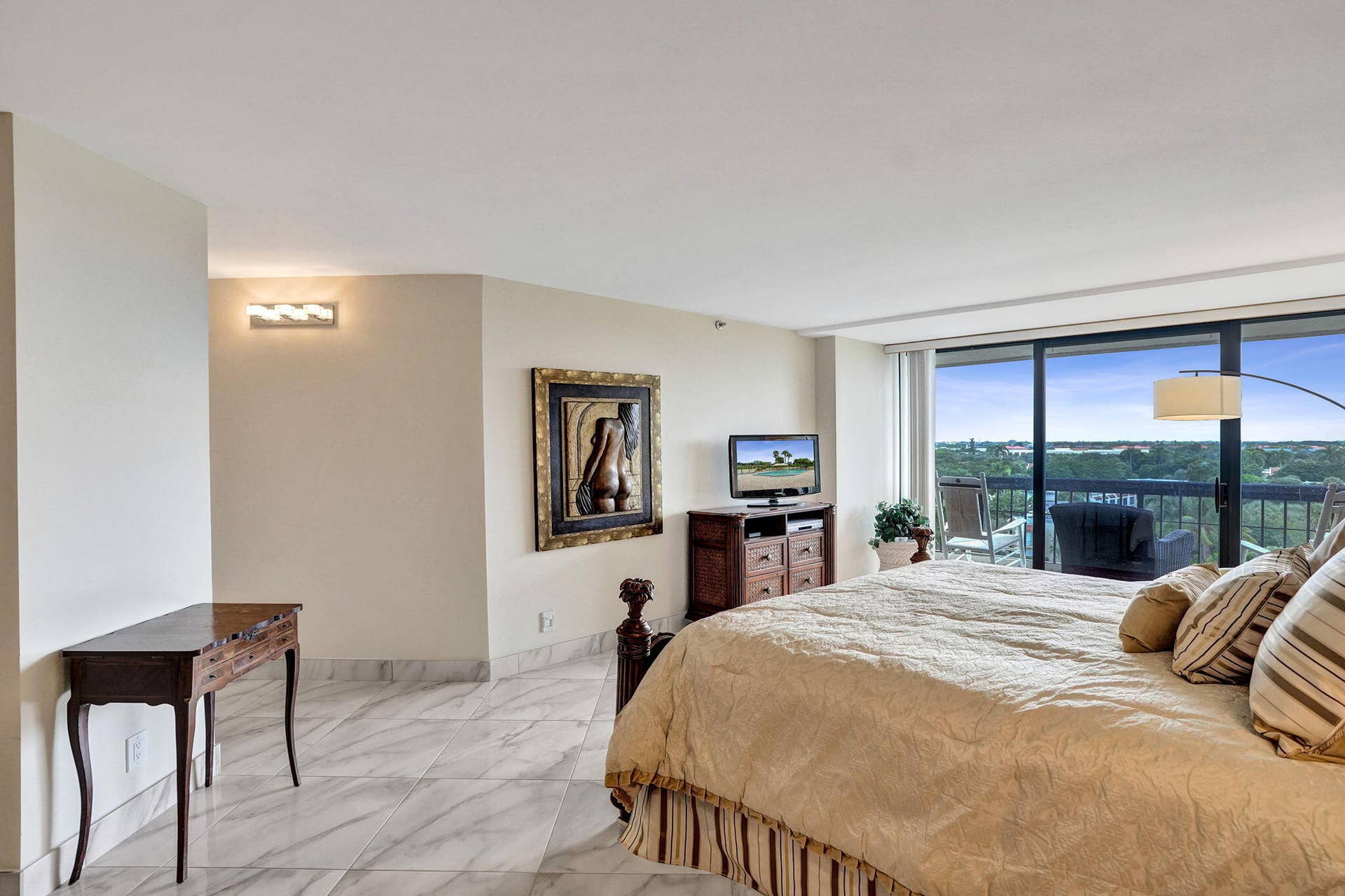 Spacious primary suite